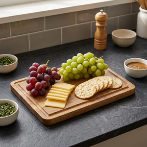 Planche à découper en bois professionnelle rectangulaire avec poignée, planche de préparation alimentaire pour la cuisine, planche de service pour restaurant - Product Image 1