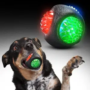 2024 How Selling Dog Ball con LED Flash Bounce Bola activada Glow in Pet Toy Bola luminosa para limpieza de dientes de perro Masticar