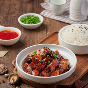 Cubos de cerdo estofado picante chino tradicional al por mayor comida lista para niños comida congelada en bolsa - Product Image 2