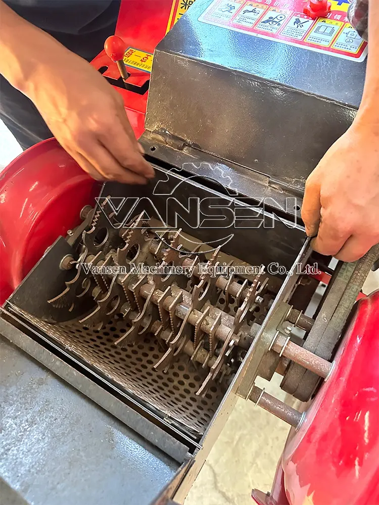 Hachoir à paille pour l'alimentation des animaux Hachoir à foin pour la coupe de l'ensilage du maïs et broyeur Broyeur de granulés pour la ferme