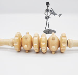 Masajeador de cuerpo de madera antifatiga con 6 rodillos Diseño de volantes para una experiencia de masaje cómoda - Product Image 5