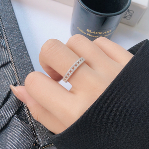 Anillo de Latón Chapado en Platino al por Mayor con Circonita AAA, Triple Hilera Pavé, Diseño Cuadrado, Precio de Fábrica, Bajo MOQ - Product Image 4