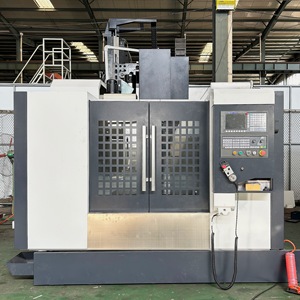 Haute précision Mini <span class=keywords><strong>VMC</strong></span> 650 nouvelle Machine CNC verticale Fanuc Mitsubishi Gsk Siemens système de contrôle faible coût <span class=keywords><strong>VMC</strong></span> 640 BT40 broche - Product Image 3