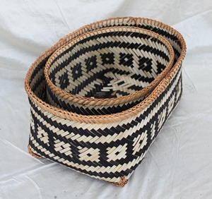 ตะกร้าไม้ไผ่สานมือสไตล์เวียดนามพร้อมลวดลายชนเผ่าสีดำและธรรมชาติตกแต่งบ้านทรงรีมีสไตล์ - Product Image 1