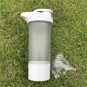 ขวดเชคโปรตีนแบบใหม่ ปราศจากสาร BPA ขนาด 500 มล. ขวดพลาสติกสำหรับผสมนมปั่นสำหรับออกกำลังกาย พร้อมลูกบอลผสม ขนาด 17 ออนซ์ - Product Image 5