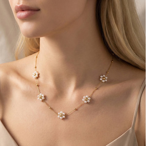 Ensemble collier et boucles d'oreilles en forme de fleur, imitation perle, pour femmes, plaqué or, ensembles de bijoux romantiques, bijoux de fête, bijoux tendance - Product Image 5