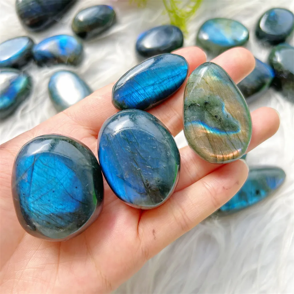 Wholesale High quality Natural Crystal healing stone blue good flash polishing free form labradorite palm stone For meditation