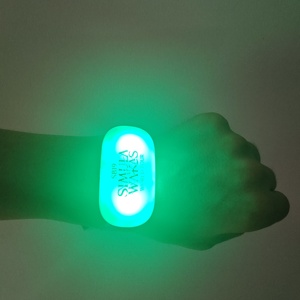 Bracelet LED DMX interactif pour zone de contrôle de stade, style sportif ABS, portée 1000M, écologique, pour cadeaux de bienvenue et grands événements - Product Image 5