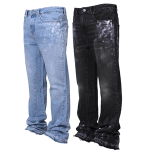 Jean droit tricoté sur mesure pour homme, détails déchirés, effet éclaboussures, ourlet brut, texture vieillie, style rétro sombre grunge - Product Image 1