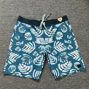 Shorts de bain pour hommes élégants en gros, personnalisables, à séchage rapide pour les vacances et les sports - Product Image 2