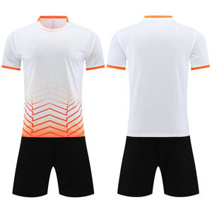 طقم زي كرة قدم للرجال البالغين، قميص بأكمام قصيرة وياقة عالية، مصنوع من البوليستر 100٪ مع طباعة بالنقل الحراري - Product Image 5