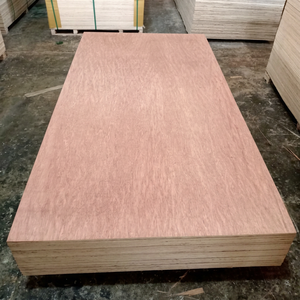 Contrachapado Comercial de Madera Dura Roja de Alta Calidad, Modelo 4x8, Precio Competitivo, 12mm 15mm 18mm, Material Okoume E2 - Product Image 1