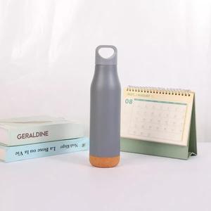 Botella Deportiva Aislada de Acero Inoxidable con Asa y Base de Corcho, Botella de Agua Portátil para Exteriores de 500 ml - Product Image 2