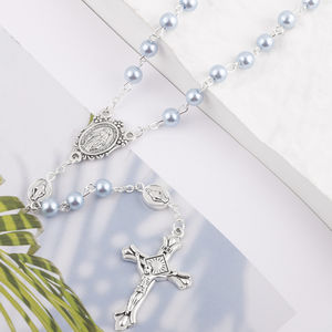 Colliers de perles de prière en verre imitation perle de 6 mm rose, violet et bleu KOMI avec pendentif croix crucifix pour femmes, cadeaux religieux - Product Image 4