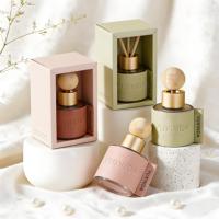 Flacons diffuseurs de parfum en verre rond de luxe de 30 ml, 50 ml et 100 ml pour désodorisants avec bâtonnets et couvercle en bois personnalisé