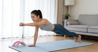 Ensemble de fitness pour la maison et la salle de sport, personnalisable avec logo d'usine, incluant haltères à barre réglables en acier, anneaux de musculation, tapis de yoga et accessoires de Pilates