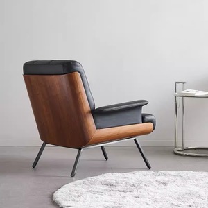 Sillón de Diseño Moderno de Mediados de Siglo con Tapicería de Cuero y Estructura de Madera de Nogal para Hotel, Hogar u Oficina - Product Image 1