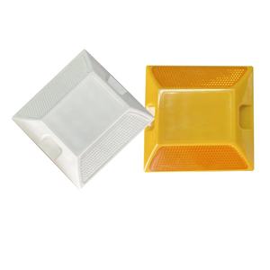 उच्च चिंतनशील प्लास्टिक रोड स्टड - Product Image 1