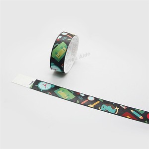 צמיד נייר טייבק חד פעמי דביק בצבעים חמים, צמיד יד מותאם אישית לאירועים, צמיד VIP חד פעמי עם לוגו מותאם אישית - Product Image 6