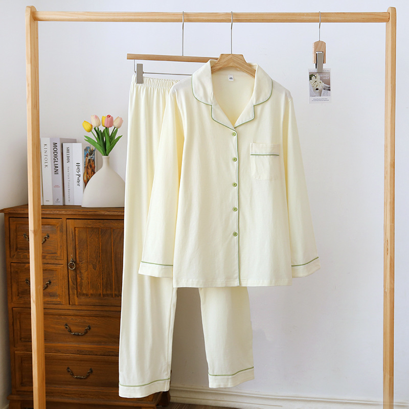 Cappotto lungo da donna in maglia di colore chiaro-beige