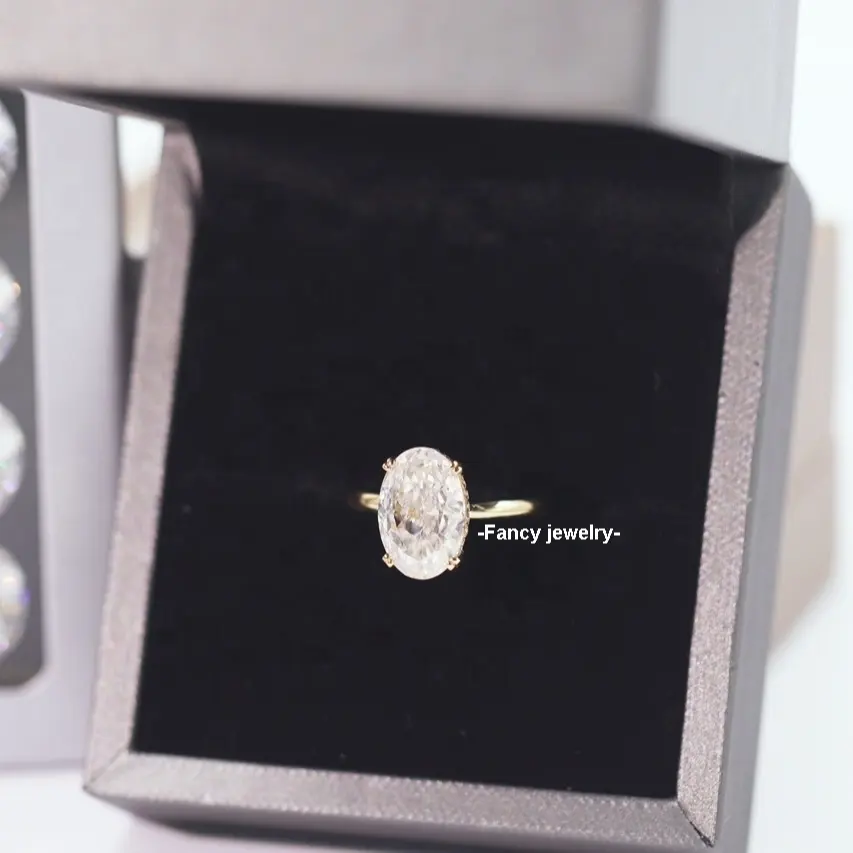 Personalizado 8x12mm 4,5 quilates Oval Moissanite anillo de compromiso de boda 18K oro amarillo sólido calidad confiable caja de plata hecha a mano