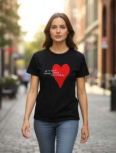 T-Shirt Elegante Casual da Donna con Stampa Cuore Rosso e Testo in Francese, Collo Tondo, Manica Corta, Tessuto Traspirante, Taglie S-XXL, Per Tutte le Stagioni - Product Image 2