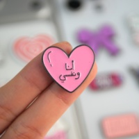 Roze Paarse Coquette Arabische Letter Zinklegering Emaille Metalen Speldje 3M Kleefmiddel Schattig Strik Hart Vlinder Cupcake Flip-flop Patroon