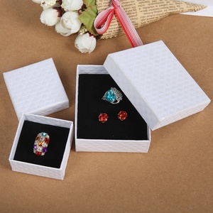 Coffret à bijoux en papier avec logo personnalisé, doublure en éponge tendance, finition mate, pour bague/boucles d'oreilles/collier, emballage cadeau, plusieurs couleurs - Product Image 3