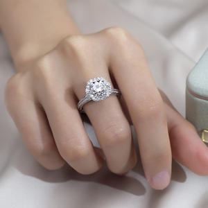 Bague de fiançailles Messi Jewelry MSR-1736 en or 18 carats avec halo de diamants de laboratoire taille ronde - Product Image 6