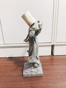 Statuetta Angelo Banksy con Secchio di Vernice, Scultura di Moda in Resina, Regalo Molto Richiesto - Product Image 2