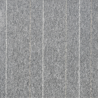 Dalles de moquette en polypropylène rayées 50x50 au design moderne, avec support bitumé, modulaires pour bureaux, maisons et hôtels