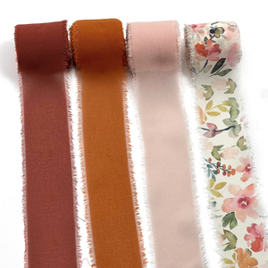Ruban en mousseline de soie floral à bords effilochés et franges, fait main, idéal pour la décoration de Noël - Product Image 1