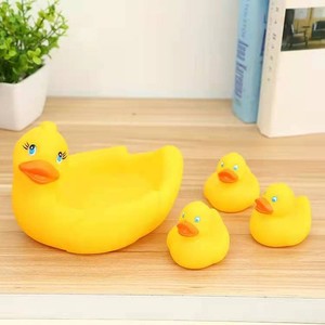Pato de baño vinyle de plástico suave para bebés, juguetes de baño de pato de goma, diversión familiar - Product Image 3