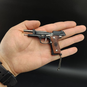 Llavero de pistola Beretta M92 dorada realista 1:3, llavero de pistola de madera, modelo de pistola de metal, mini pistola de juguete para adultos - Product Image 6