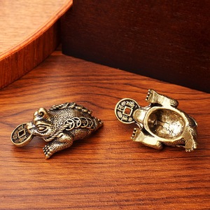 1 pièce d'ornement en forme <span class=keywords><strong>de</strong></span> crapaud doré en laiton antique, petite figurine en cuivre vieilli - Product Image 3