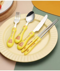أدوات مائدة من الفولاذ المقاوم للصدأ للأطفال بمقبض بلاستيكي ملون وتصميم كرتوني، تشمل ملعقة وشوكة وسكين مع حافظة، مناسبة للمدرسة والنزهات والرحلات - Product Image 5