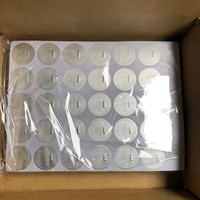 Autocollant de logo en métal personnalisé métallisé or étiquette adhésive de parfum en relief en feuille d'or pour bouteille de vin