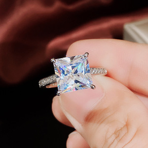 Anello scintillante con taglio quadrato per donna, elegante gioiello da dito alla moda - Product Image 5