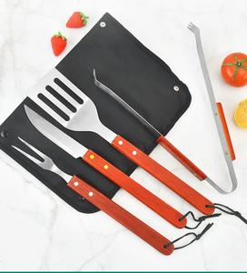 Juego de herramientas de parrilla de <span class=keywords><strong>barbacoa</strong></span> plateada de acero inoxidable clásico profesional de 3 piezas cesta de <span class=keywords><strong>pinzas</strong></span> coreanas mango de madera para acampar al aire libre - Product Image 3