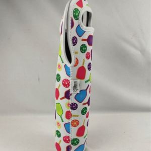 Manchon de bouteille de vin en néoprène personnalisable, équipement de pickleball personnalisé avec logos, couleurs ou motifs - Product Image 4