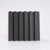 Vente en gros Décoratif intérieur Baboo Placage de bois de charbon de bois WPC Panneau de lattes cannelé Revêtement mural intégré Panneau de persienne en bois PVC