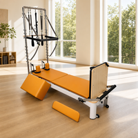 Tour de Pilates Reformer en alliage d'aluminium avec barre de pieds réglable, barre de résistance à ressort et cadre blanc