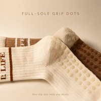 Chaussettes de yoga OEM personnalisées à double nervure, tricotées, antidérapantes, respirantes, confortables, pour le printemps, vente en gros, logo personnalisé