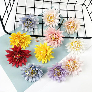 ดอกเดซี่ประดิษฐ์ 6 ซม. สีม่วง สีแดงอ่อน สีชมพู สีฟ้า สีเหลือง สีแดง สีขาว สำหรับตกแต่งงานแต่งงาน ตกแต่งบ้าน และเครื่องประดับผม - Product Image 1