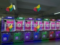 Machine à griffes géante à lumières colorées, machine d'arcade à pièces, plateau de jeu, prix, en-cas, peluches, machine à griffes pour les entreprises aux États-Unis