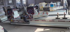 Sierra ingletadora automática CNC 450 de doble cabezal para corte de aluminio con motor de alta precisión, marca Ybke - Product Image 3