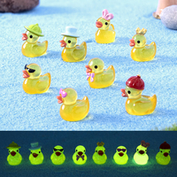 Vente en gros de canards décoratifs qui brillent dans le noir, mini figurines en résine, styles créatifs variés, ornements pour micro-paysages