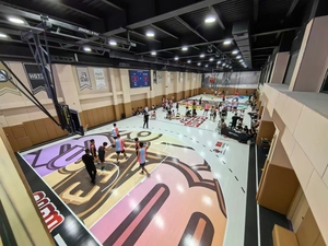 Merry Flame Premium Suelo <span class=keywords><strong>de</strong></span> madera <span class=keywords><strong>de</strong></span> ingeniería Pintado personalizado Campo deportivo <span class=keywords><strong>de</strong></span> alta densidad Interior Baloncesto Bádminton Futsal - Product Image 6