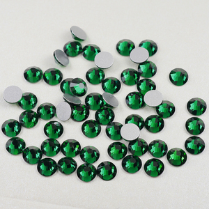 Vente en gros Non Hotfix SS10 SS12 SS16 SS20 Verre Flatback Strass Emeraude Strass <span class=keywords><strong>pour</strong></span> <span class=keywords><strong>Dents</strong></span> et Nail Art - Product Image 1