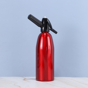 Vente en gros de <span class=keywords><strong>machine</strong></span> à <span class=keywords><strong>soda</strong></span> portable 1L <span class=keywords><strong>Machine</strong></span> à eau gazeuse manuelle en aluminium à usage domestique - Product Image 2